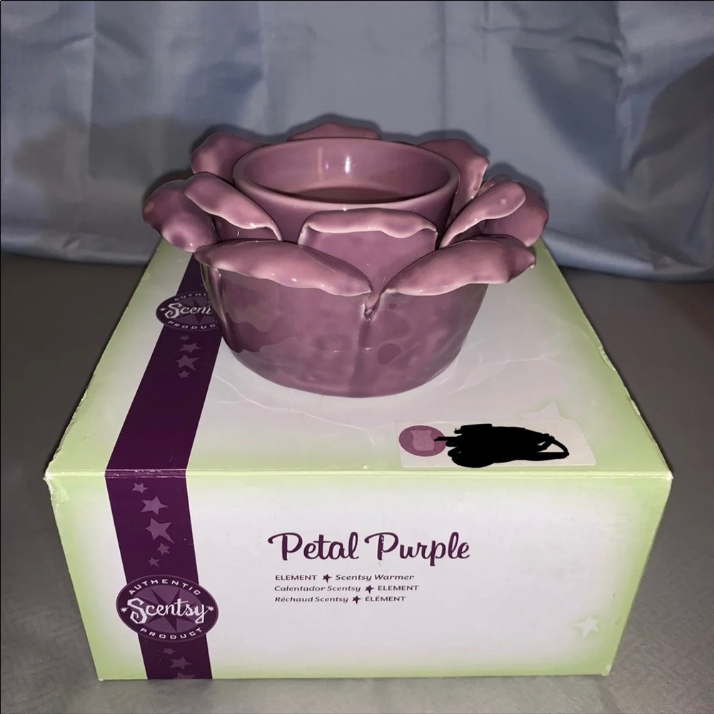 ‼️SOLD‼️Scentsy Warmer: Petal Purple